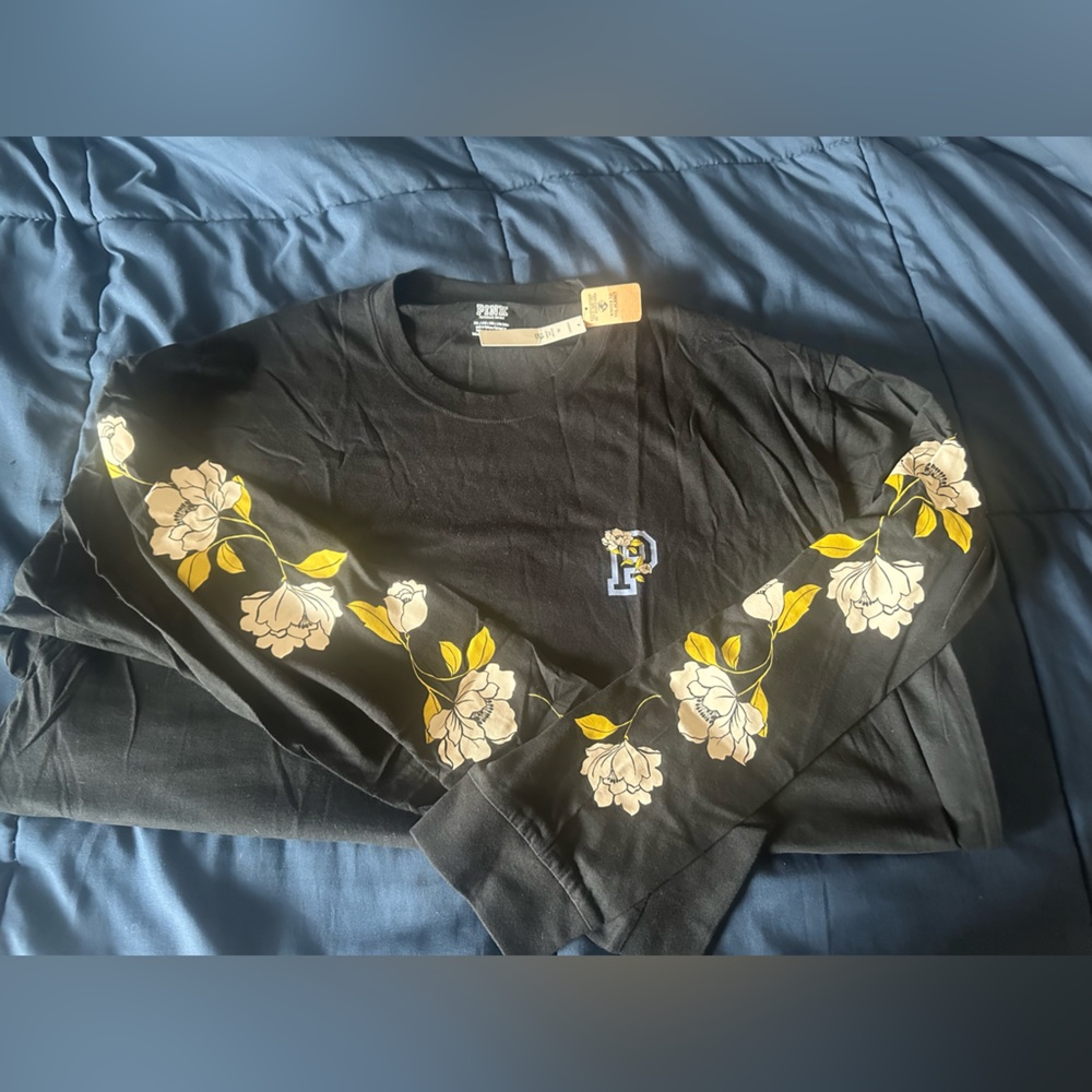 VS Pink long sleeve floral top